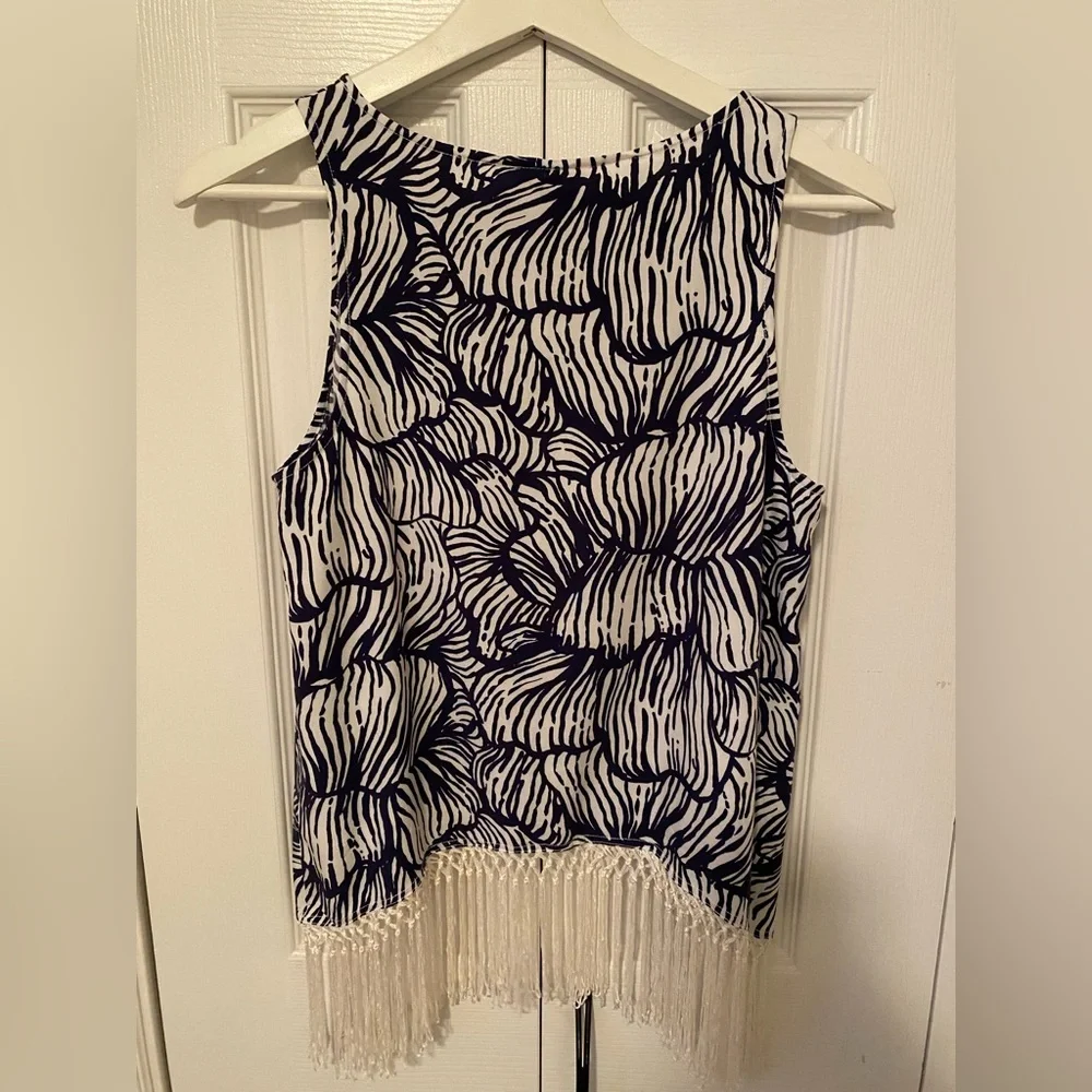 Lilly Pulitzer NWT Sonja Top in Bright Navy House of Nemo Print macrame fringe - Picture 3 of 16